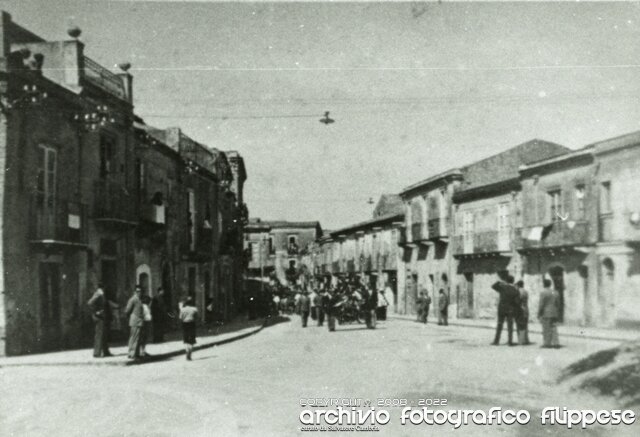 via-garibaldi-san-filippo-1954-corteo-funebre